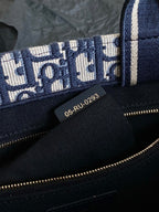 ミディアムブックトート 36 ブルー オブリーク エンブロイダリー