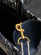 ミディアムブックトート 36 ブルー オブリーク エンブロイダリー