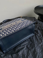 ミディアムブックトート 36 ブルー オブリーク エンブロイダリー