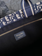 ミディアムブックトート 36 ブルー オブリーク エンブロイダリー