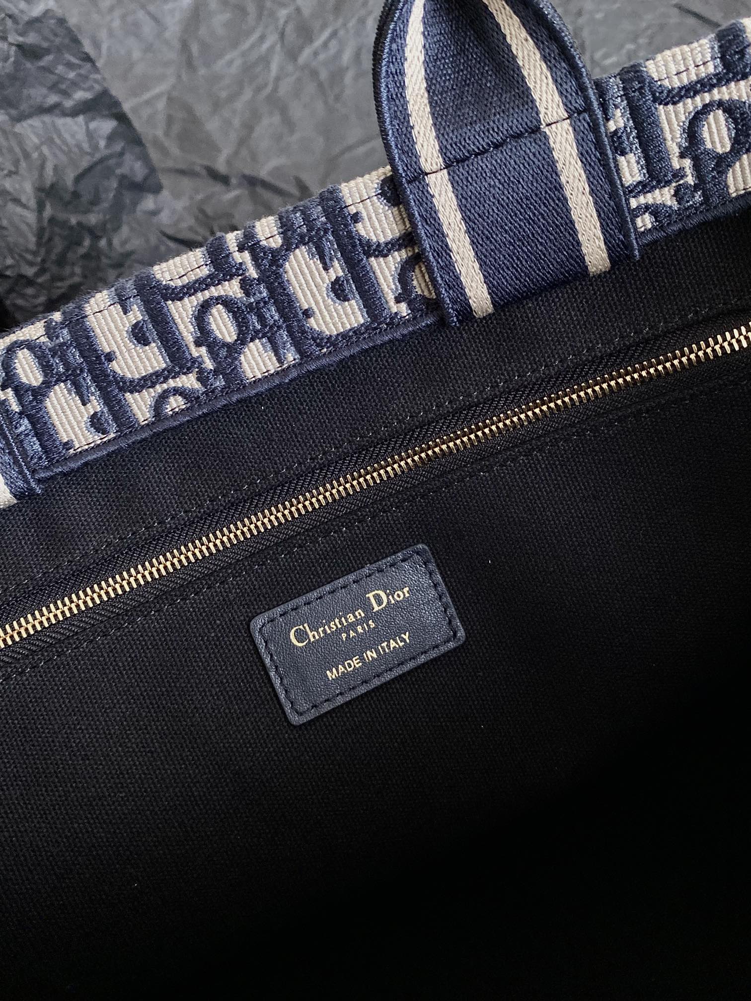 ミディアムブックトート 36 ブルー オブリーク エンブロイダリー