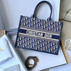 ミディアムブックトート 36 ブルー オブリーク エンブロイダリー