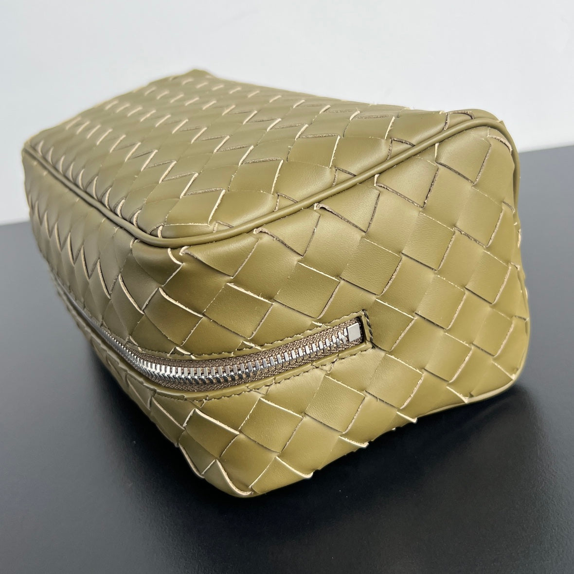 INTRECCIATO CLUTCH 26 IN BARLEY CORN CALFSKIN