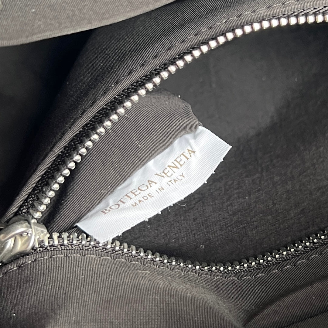 イントレチャート クラッチ 26 ブラック カーフスキン