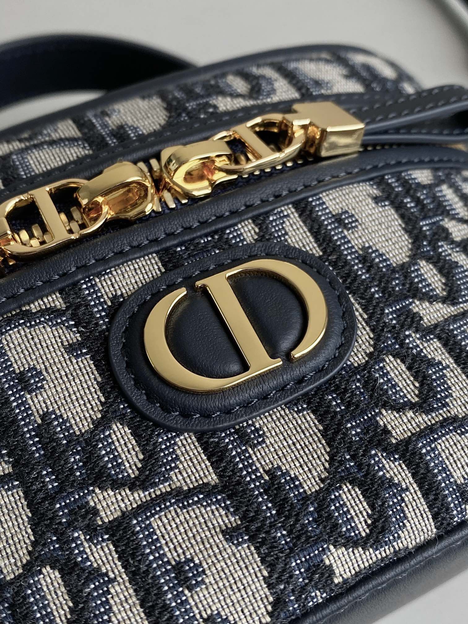 モンテーニュ ミニ バニティケース 16 ブルー オブリーク ジャカード