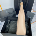 LE 5 À 7 スモール サプライ 23インチ ベージュ ラムスキン ゴールドバックル