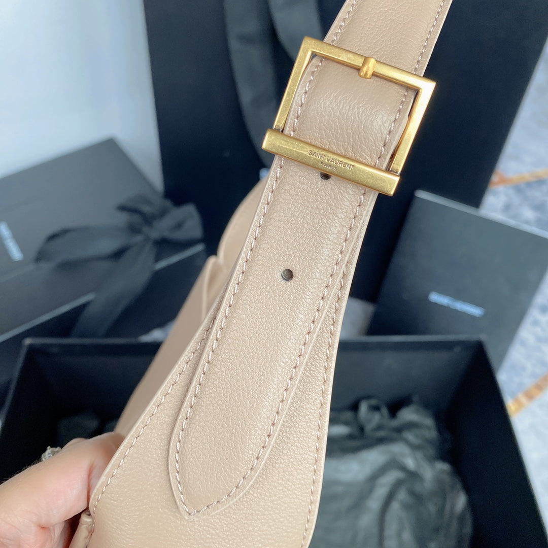 LE 5 À 7 スモール サプライ 23インチ ベージュ ラムスキン ゴールドバックル