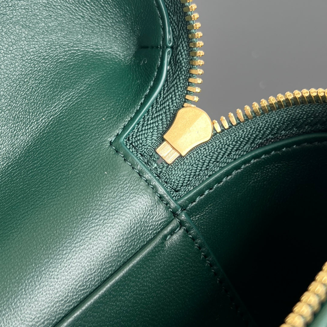 BANG BANG 22 ダークグリーンカーフスキン製バニティケース