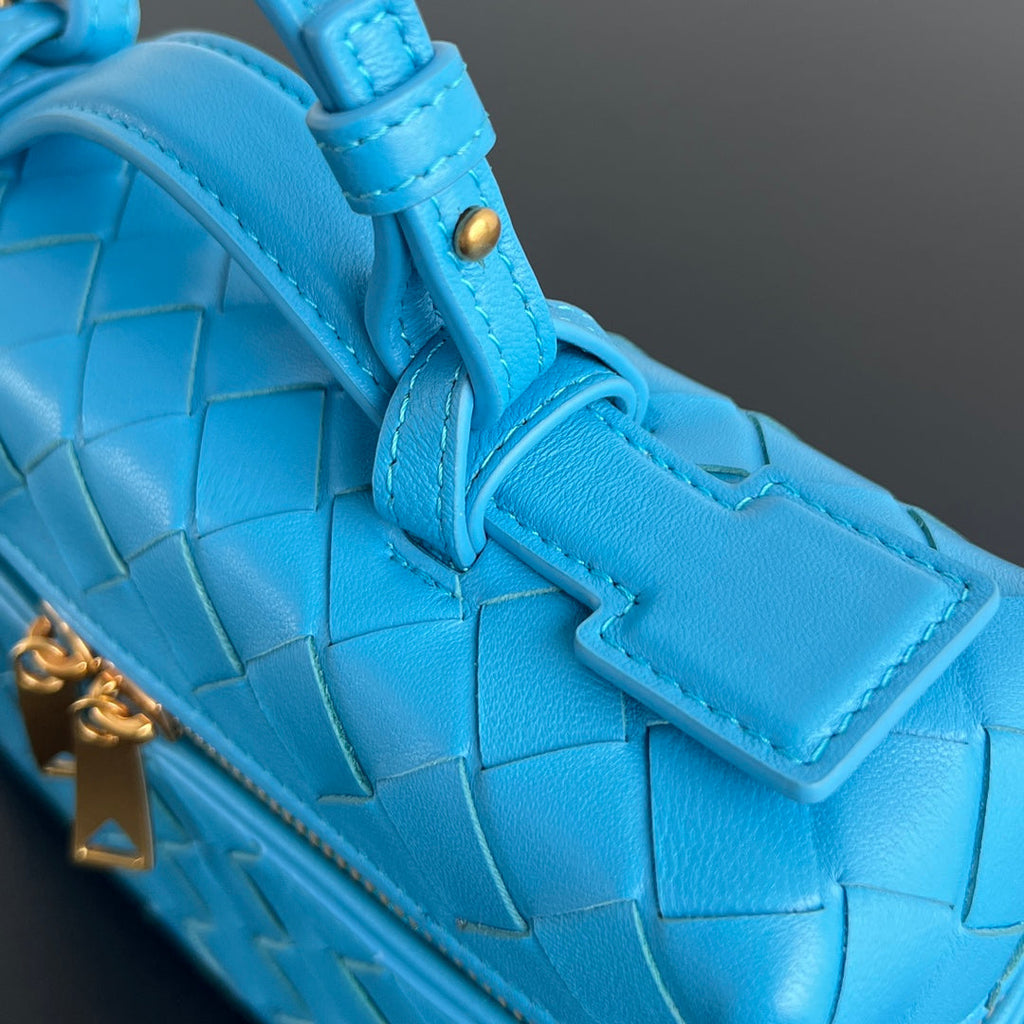 BANG BANG 22 セルリアンブルーカーフスキン製バニティケース