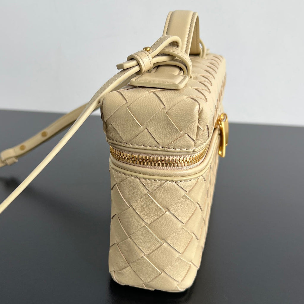 BANG BANG 22 ベージュクリームカーフスキン製バニティケース