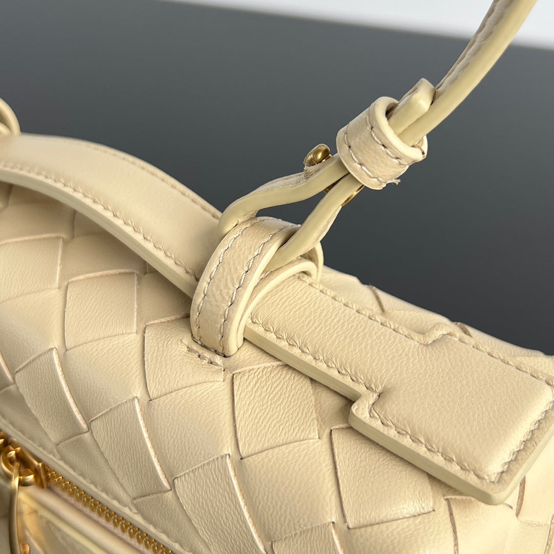 BANG BANG 22 ベージュクリームカーフスキン製バニティケース