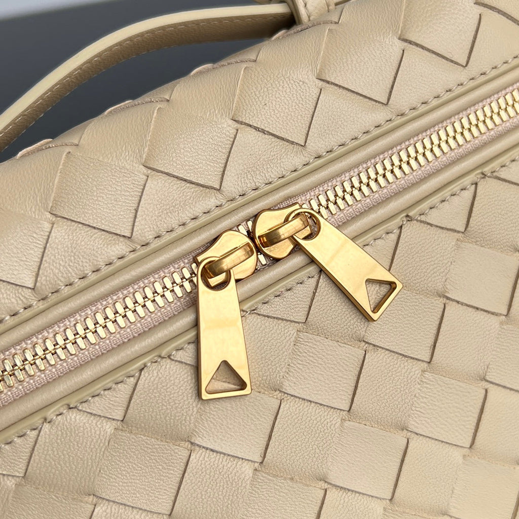 BANG BANG 22 ベージュクリームカーフスキン製バニティケース