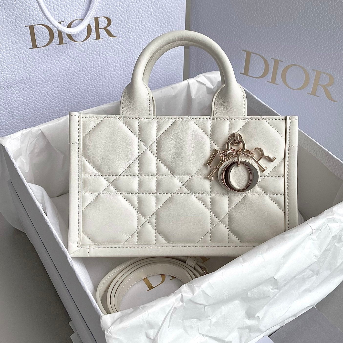 ミニブックトート 21 ホワイト マクロカナージュ カーフスキン