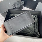 LE 5 À 7 スモール サプライ 23インチ グレー ラムスキン ゴールドバックル