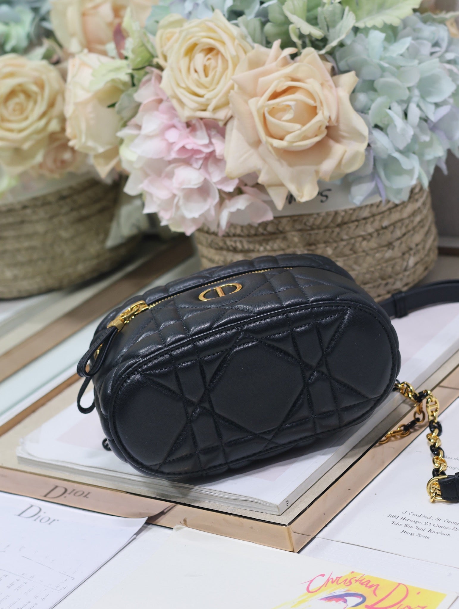 CARO 16 ミニ バニティケース（ブラック マクロカナージュ ラムスキン）