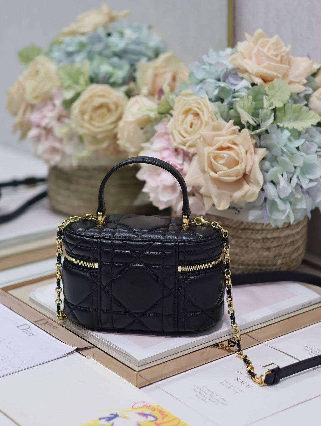 CARO 16 ミニ バニティケース（ブラック マクロカナージュ ラムスキン）