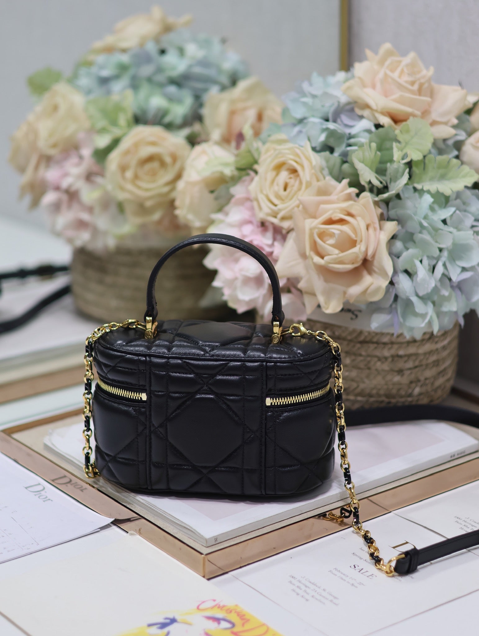 CARO 16 ミニ バニティケース（ブラック マクロカナージュ ラムスキン）