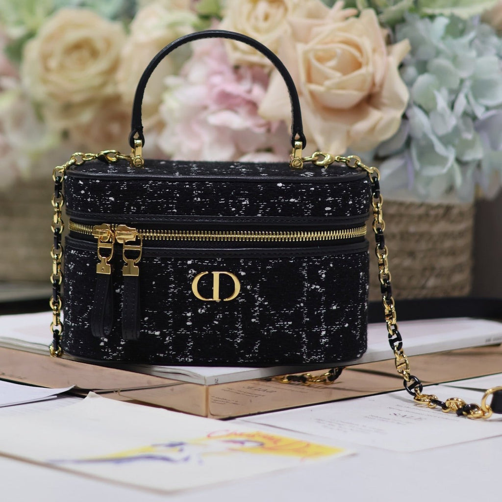 CARO 16 ミニ バニティケース（ブラック マクロカナージュツイード）