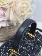 CARO 16 ミニ バニティケース（ブラック マクロカナージュツイード）