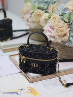 CARO 16 ミニ バニティケース（ブラック マクロカナージュツイード）