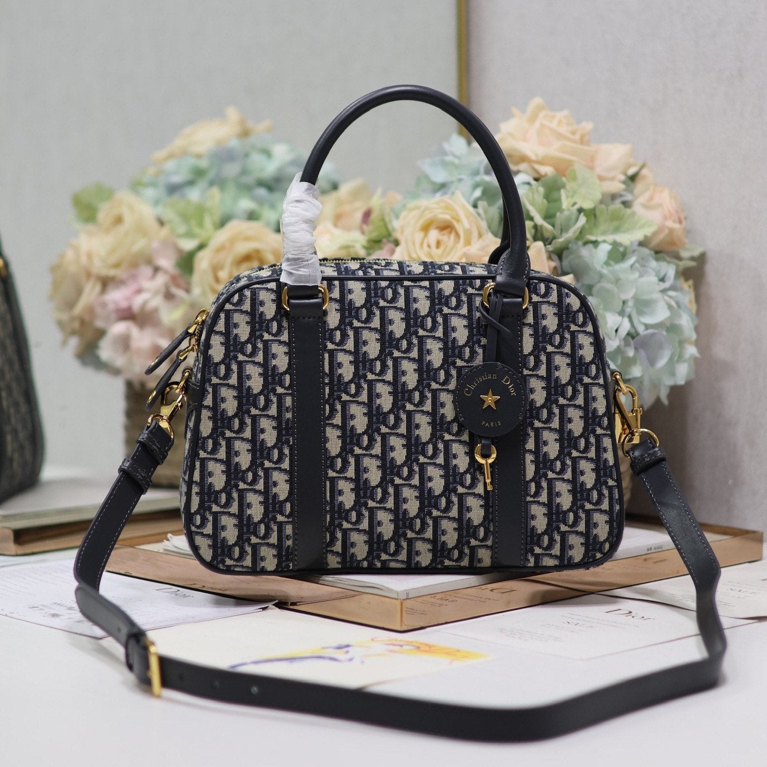 ミディアム 31 D-VIBE ボウリングバッグ（ブルーモノグラム オブリーク ジャカード）