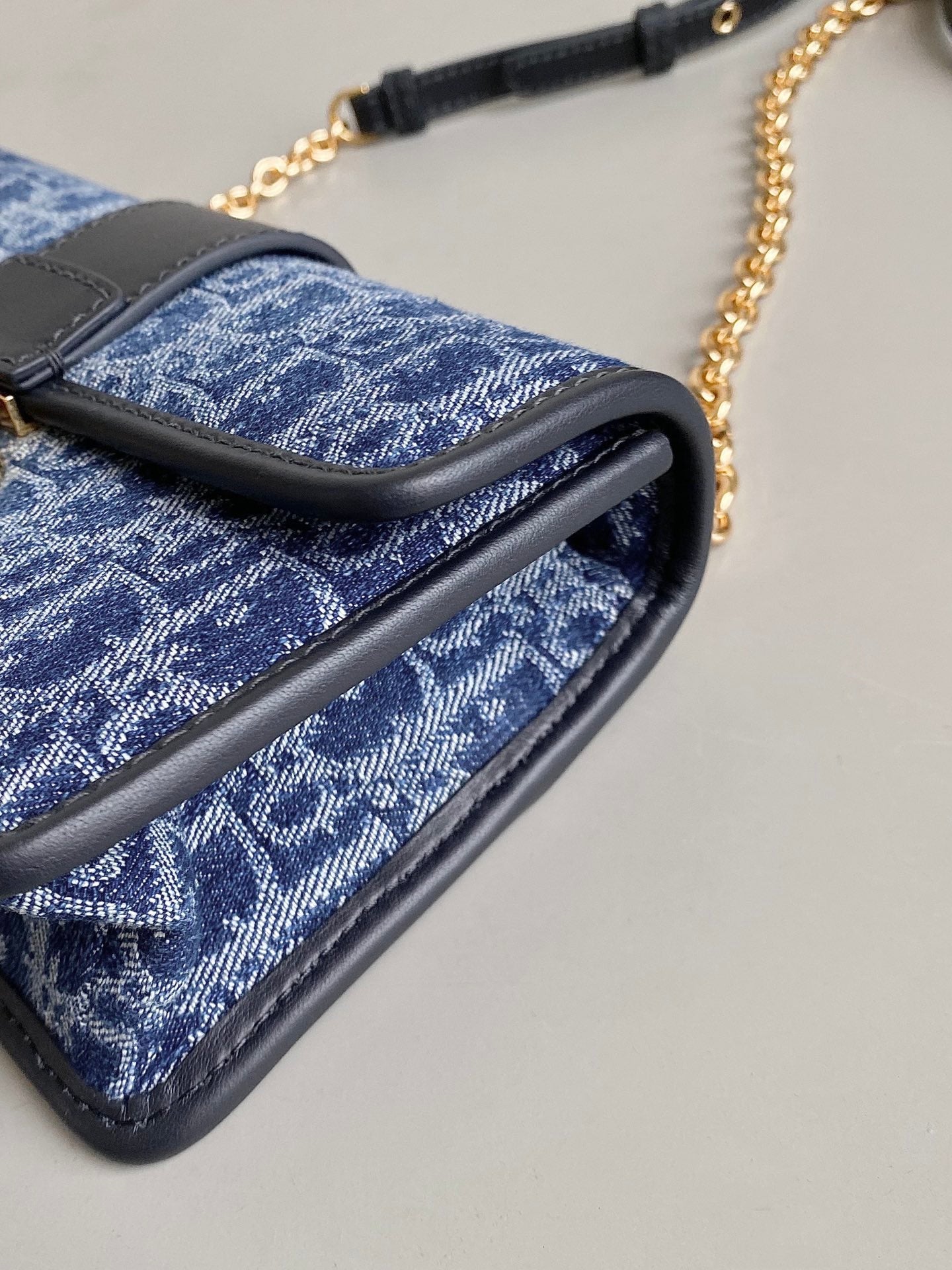 21 モンテーニュ イーストウェット チェーン付き ブルーデニム オブリークジャカード