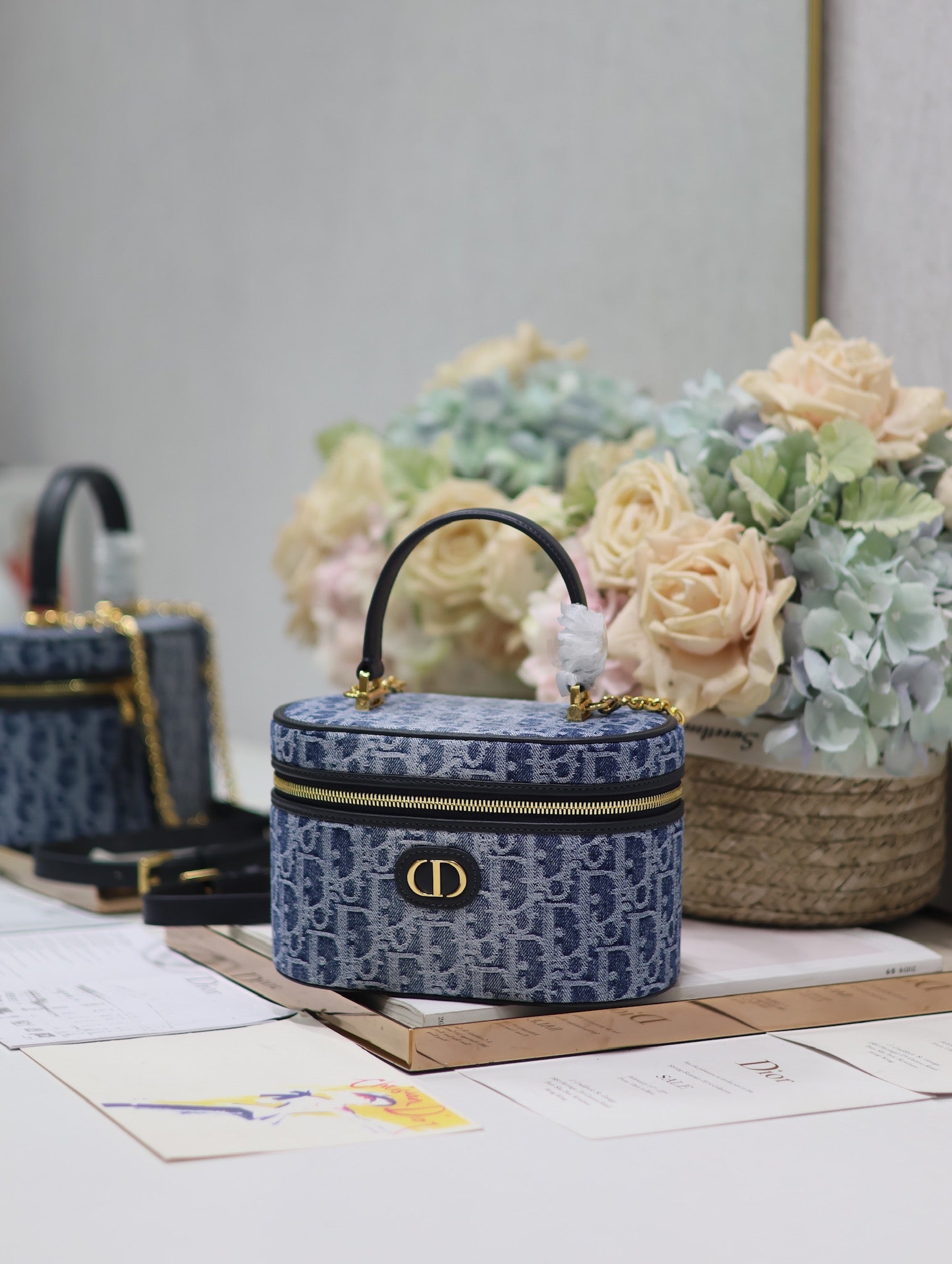 CARO スモール 20 バニティケース（セルリアンブルー モノグラムデニム）