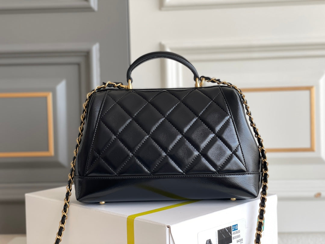 CC ミディアム 23 ハンドル付きバッグ（ブラック ラムスキン）