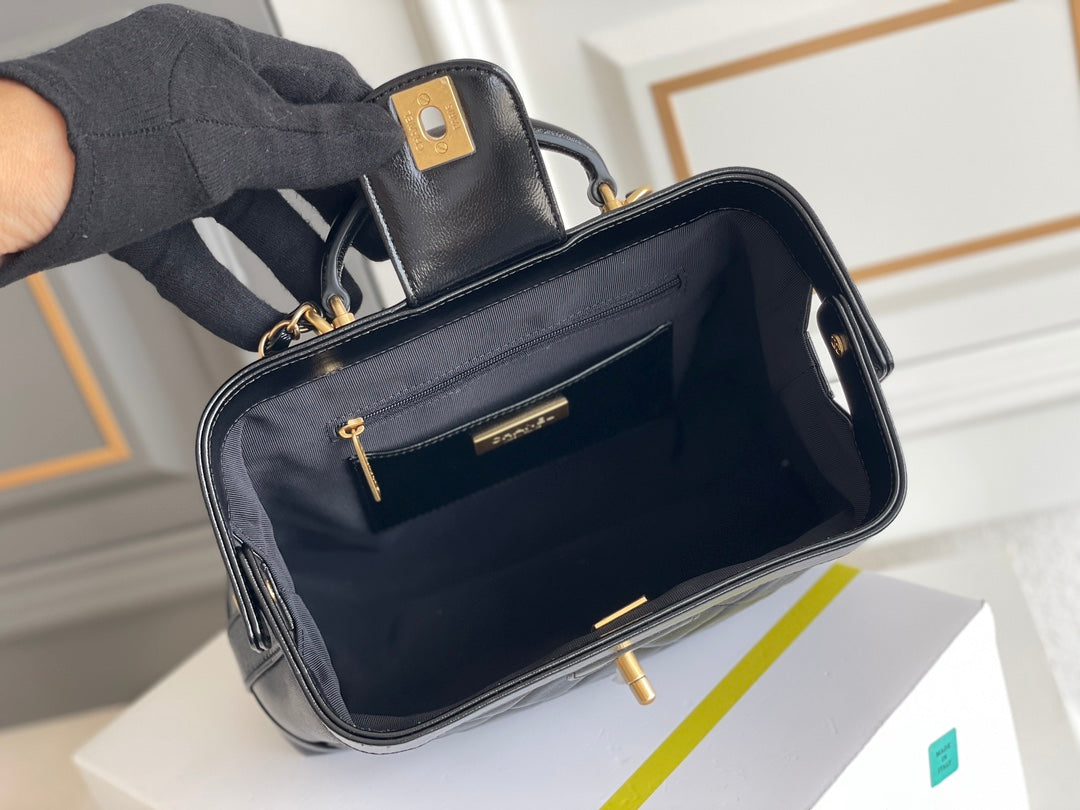 CC ミディアム 23 ハンドル付きバッグ（ブラック ラムスキン）