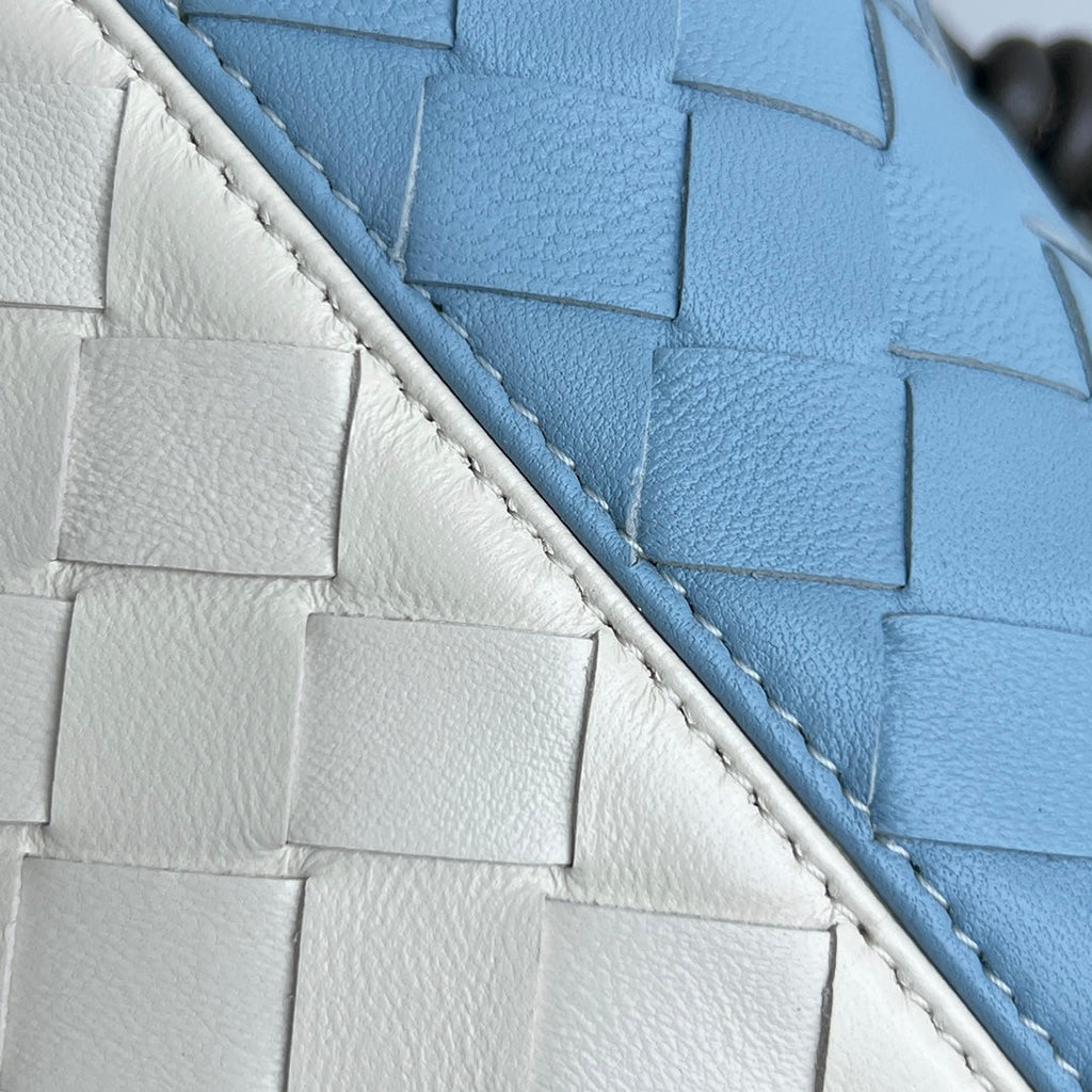 SMALL LOOP 22 IN SKY BLUE MIX WHITE CALFSKIN