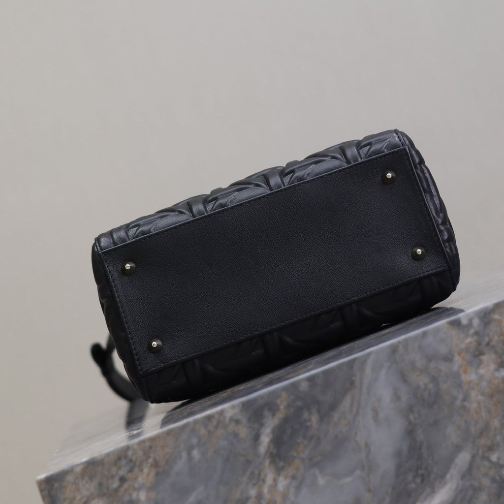 レディバッグ 24インチ ブラック グラフィック カナージュ カーフスキン ペールゴールド仕上げ メタルチャーム