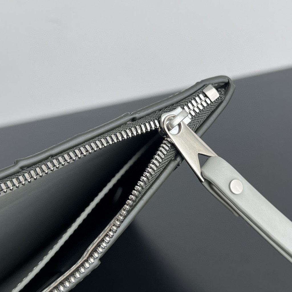 LARGE CASSETTE POUCH 35 IN CORDUROY GRAY CALFSKIN