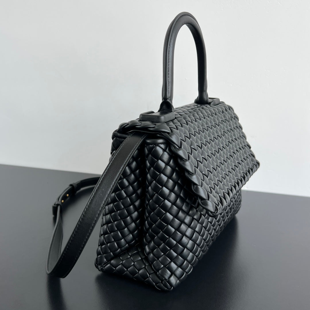 パティ ショルダーバッグ 26 ブラック ラムスキン