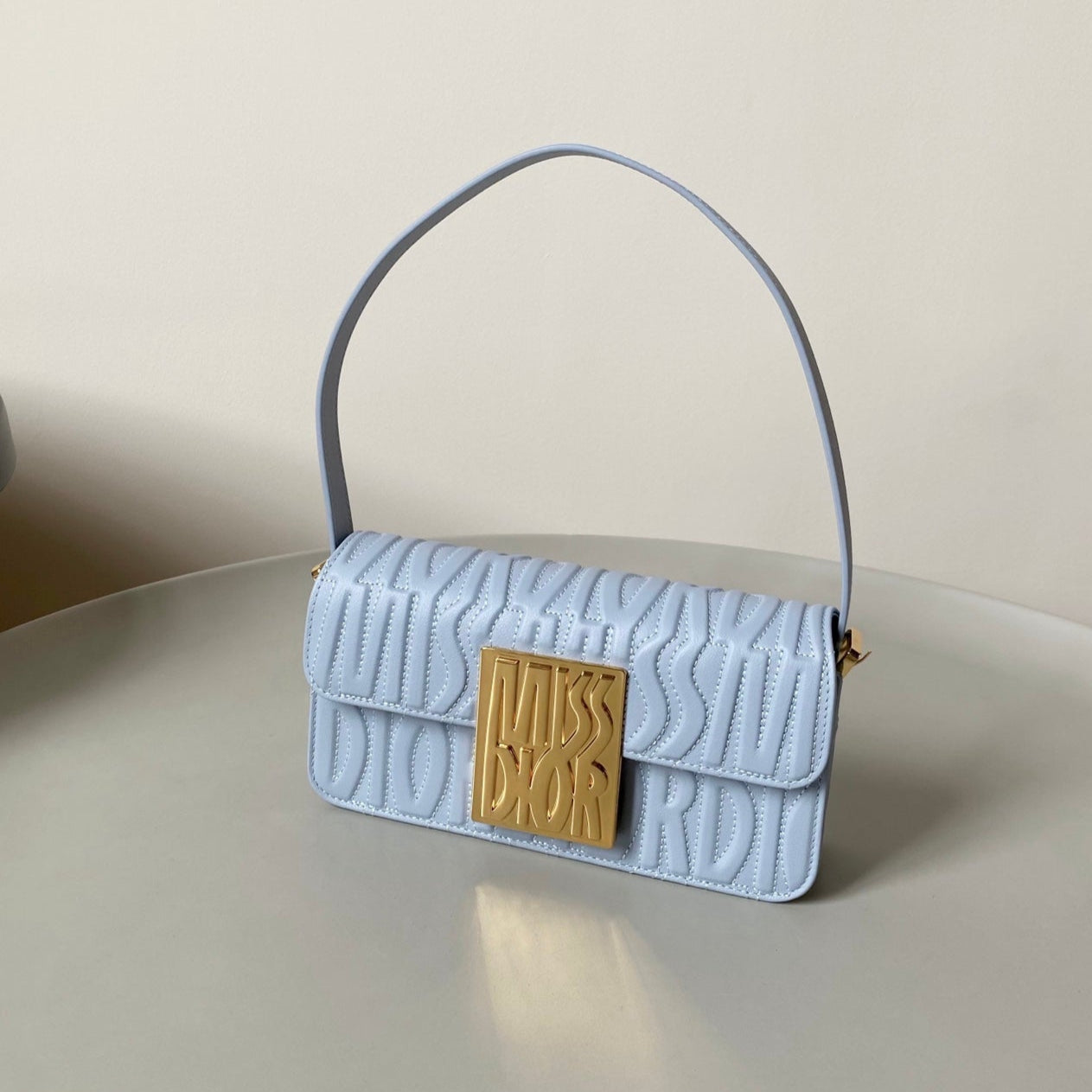 ミディアム フラップバッグ 22インチ ベビーブルー キルティング オールオーバー カーフスキン