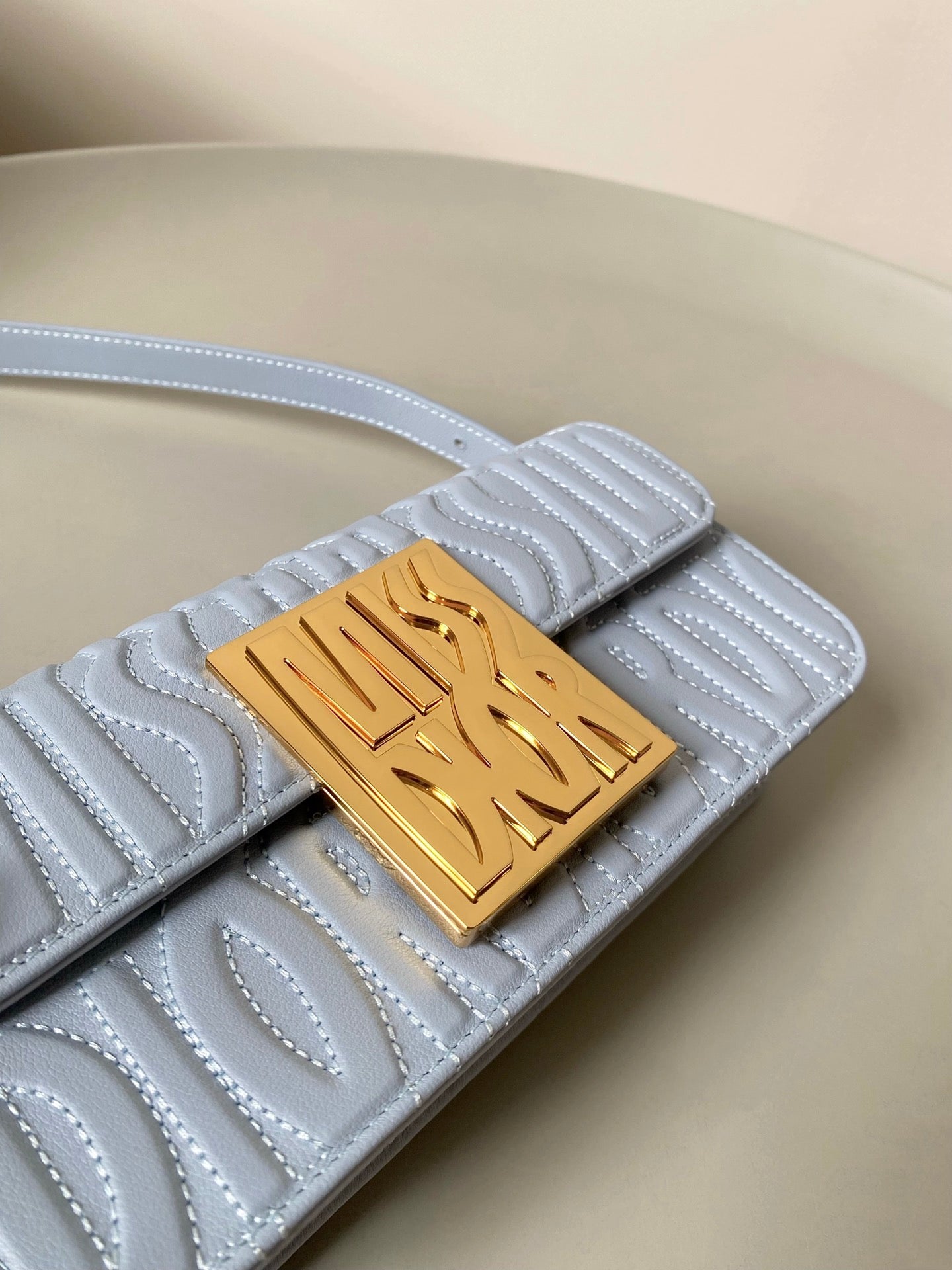 ミディアム フラップバッグ 22インチ ベビーブルー キルティング オールオーバー カーフスキン