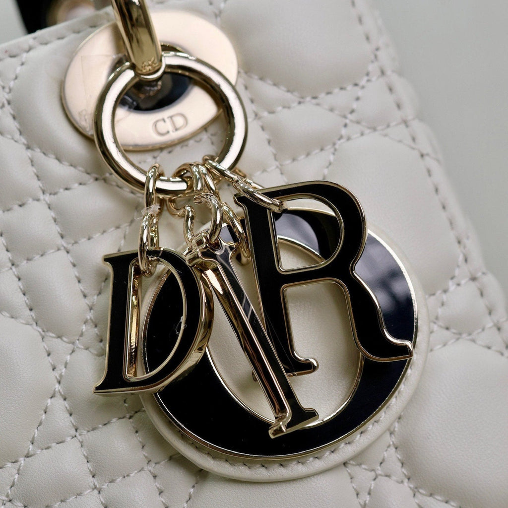 レディバッグ 20インチ ホワイト キルティング マクロカナージュ カーフスキン ブラックストラップ