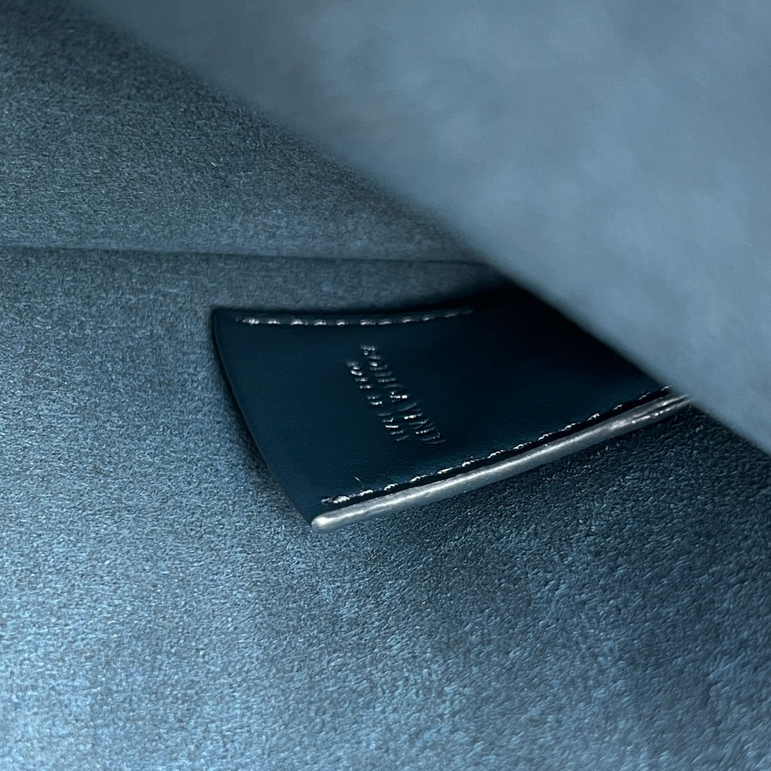 イントレチャート クラッチ 32インチ ピクルスブルーウッド ソフトカーフスキン