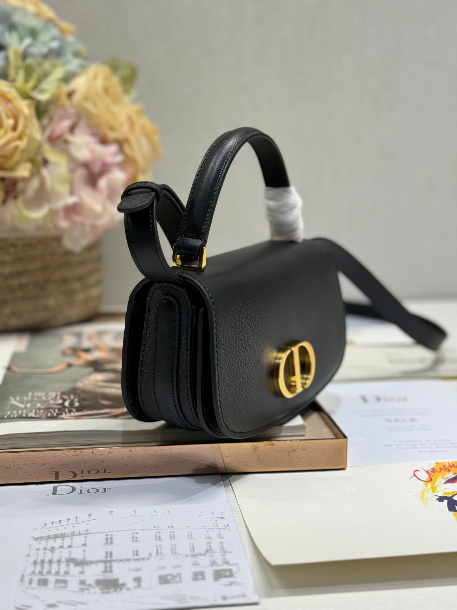 スモール 19 モンテーニュ アベニュー トップハンドルバッグ ブラック スムースカーフスキン 221147