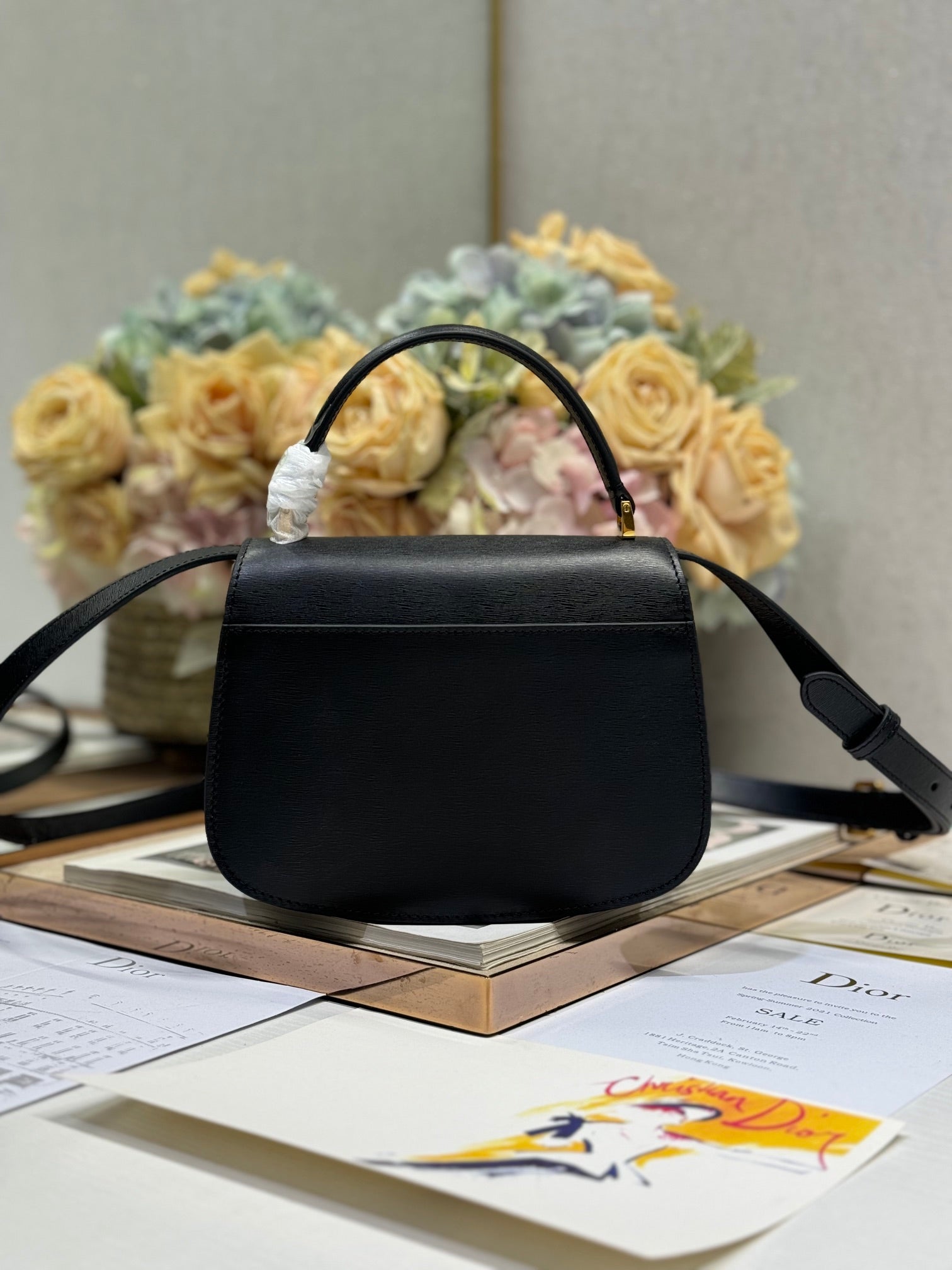 スモール 19 モンテーニュ アベニュー トップハンドルバッグ ブラック スムースカーフスキン