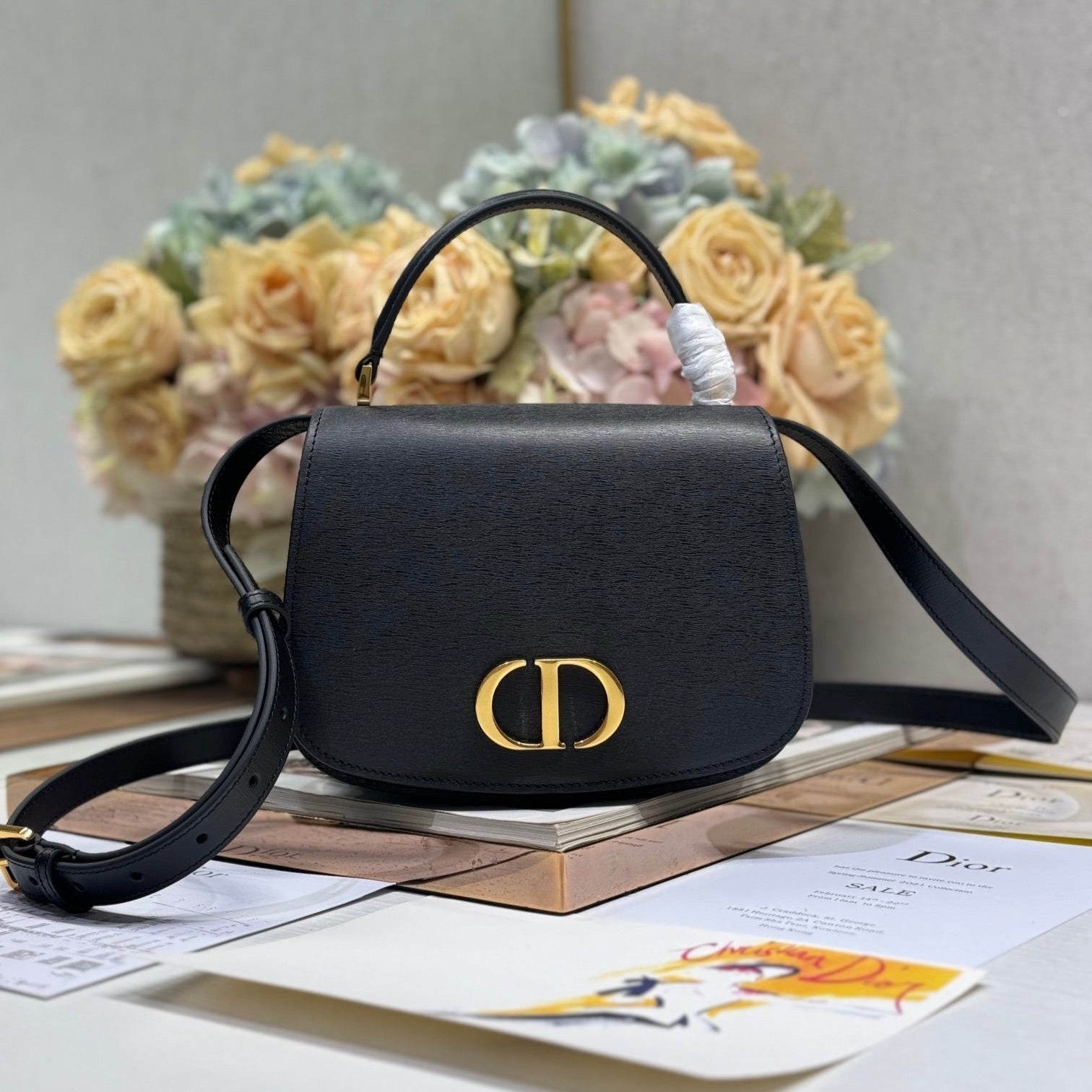 スモール 19 モンテーニュ アベニュー トップハンドルバッグ ブラック スムースカーフスキン