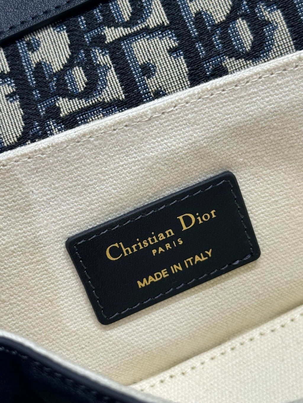 スモール 19 モンテーニュ アベニュー トップハンドルバッグ ブルー ディオール オブリーク ジャカード＆ブラック スムースカーフスキン 221158