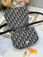 スモール 19 モンテーニュ アベニュー トップハンドルバッグ ブルー ディオール オブリーク ジャカード＆ブラック スムースカーフスキン