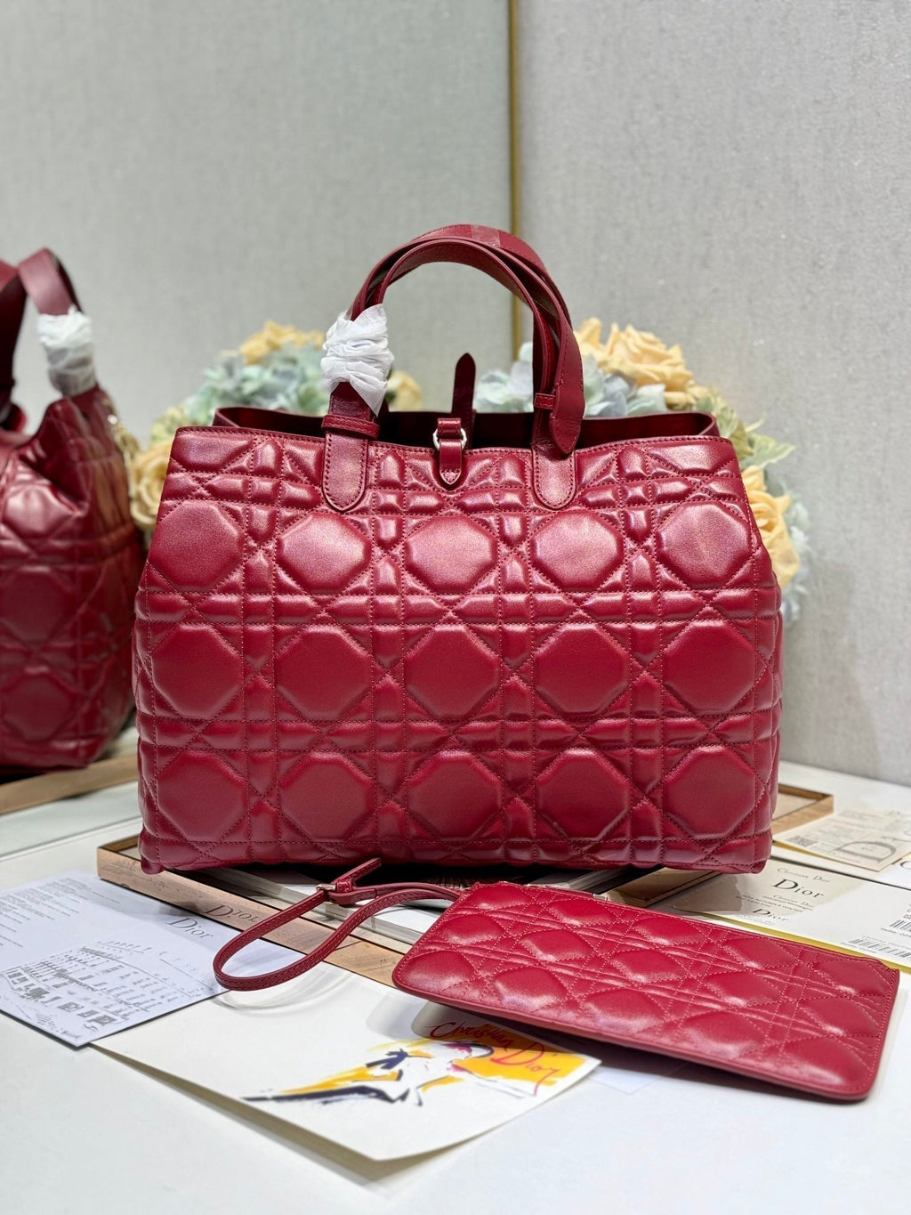 ミディアム 37 トゥージュール バッグ ルビーレッド マクロカナッジ ラムスキン