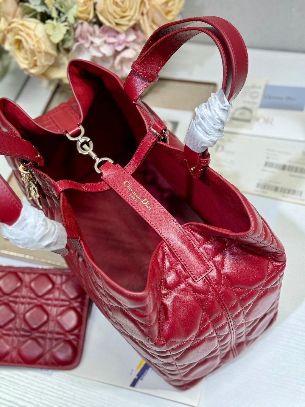 ミディアム 37 トゥージュール バッグ ルビーレッド マクロカナッジ ラムスキン