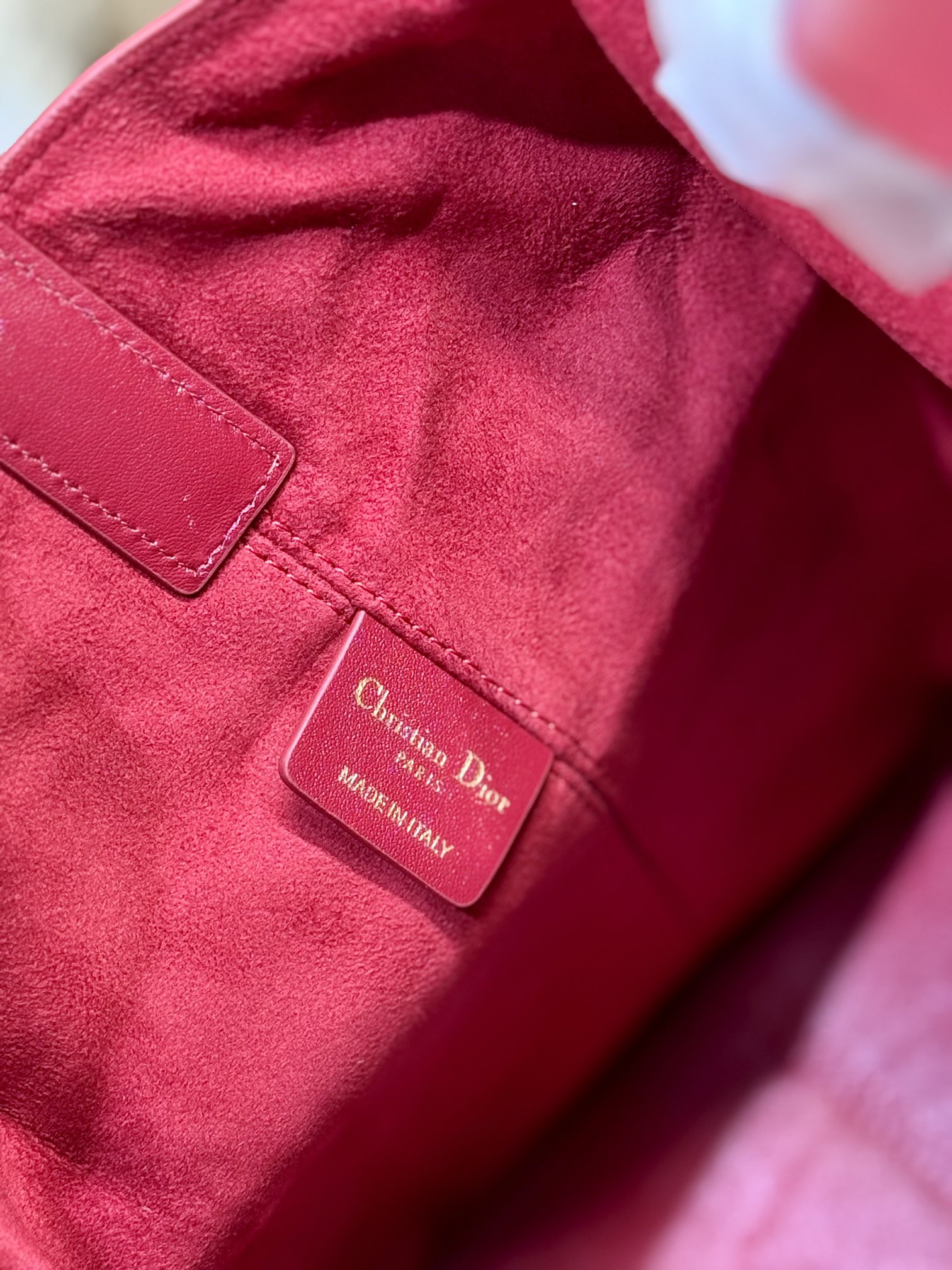 ミディアム 37 トゥージュール バッグ ルビーレッド マクロカナッジ ラムスキン