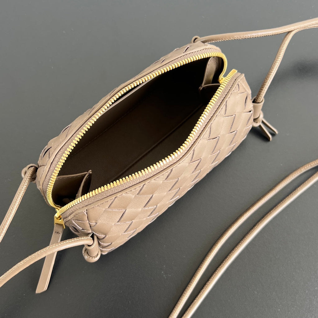 CONCERT POUCH 18 IN MEDIUM BROWN LAMBSKIN