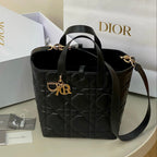 ミディアム トゥジュール バケット バッグ 22 ブラック カナージ カーフスキン