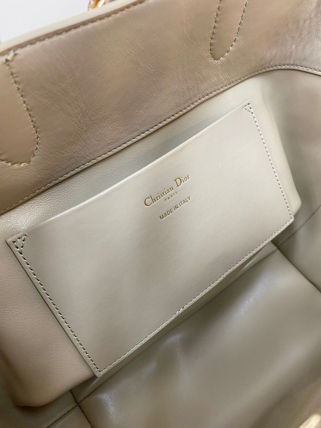 ミディアム トゥージュール バケット バッグ 22 ベージュ カナージュ カーフスキン