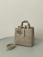 ミディアム トゥージュール バケット バッグ 22 ベージュ カナージュ カーフスキン