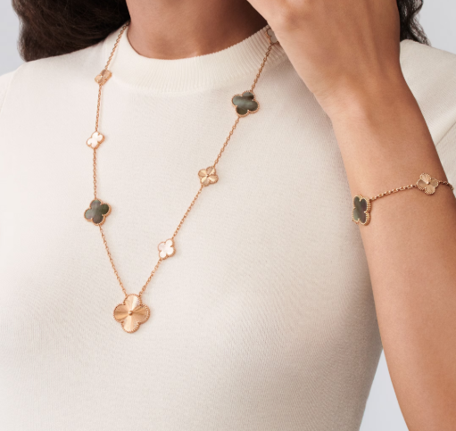 [⭐JeweliWhal]DETACHABLE CLOVER 15(11+4) FLOWER SILVER NECKLACE SET